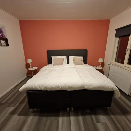 Gewoon לינה וארוחת בוקר 4*